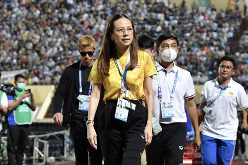 Madam Pang tiếp sức cho U23 Thái Lan trước trận quyết đấu Hàn Quốc