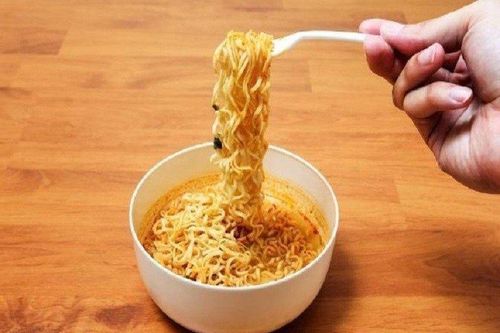 Người đàn ông quyết ly hôn vợ vì suốt ngày phải ăn mì tôm