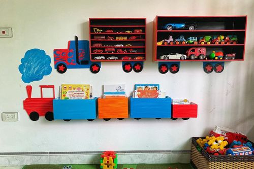 Con trai mê ô tô, mẹ trẻ hô biến căn phòng của bé thành 'gara xe hơi'