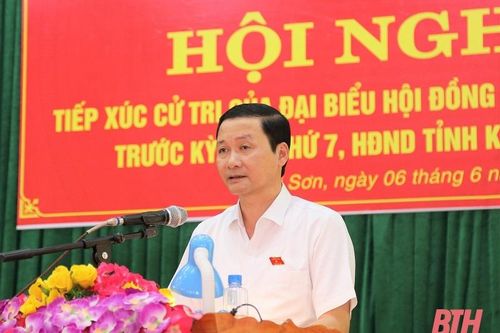 Chủ tịch UBND tỉnh Đỗ Minh Tuấn và các đại biểu HĐND tỉnh tiếp xúc cử tri thị xã Nghi Sơn