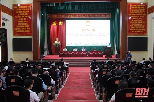 Phó Chủ tịch Thường trực UBND tỉnh Nguyễn Văn Thi và các đại biểu HĐND tỉnh tiếp xúc cử tri huyện Hà Trung