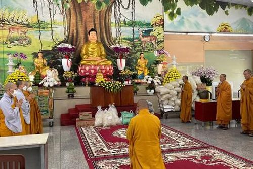 Chùa Giác Tâm cúng dường trường hạ tại Bình Dương và TP.HCM