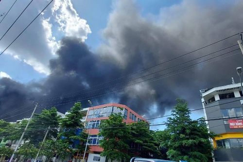Cháy bãi giữ xe vi phạm của Công an TP.HCM