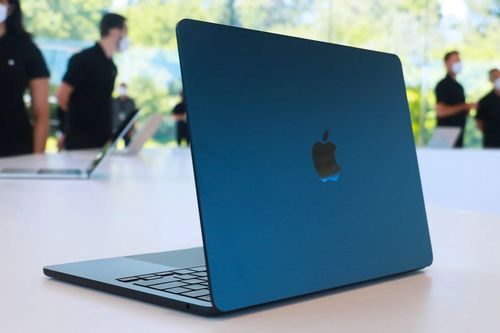 Cận cảnh MacBook Air M2 với thiết kế mới, nhiều màu sắc lạ