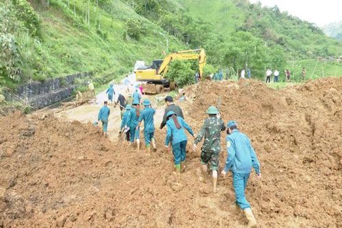Tuyên Quang: Mưa lớn gây sạt lở, ách tắc giao thông