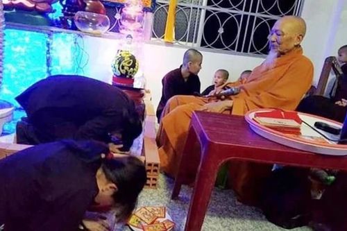 Tiết lộ lý do đệ tử quỳ lạy, tôn sùng Lê Tùng Vân