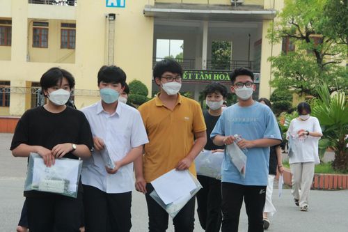 Học sinh thi Chuyên Hà Tĩnh thích thú với lời nói 'tôi không thể'