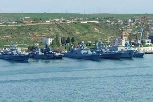 Ukraine nói các tàu Nga đã lùi khỏi bờ Biển Đen