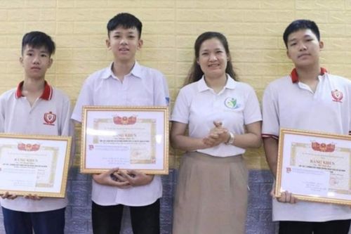 Tặng bằng khen 3 học sinh Hải Phòng cứu cụ bà đuối nước