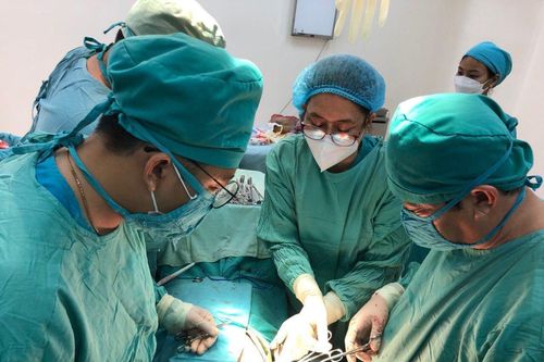 Hơn một năm khối u vú bằng trái chanh phát triển 'siêu tốc' nặng gần 5 kg