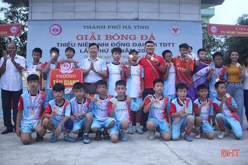 Phường Tân Giang và xã Thạch Hạ nhất Giải Bóng đá TN-NĐ thành phố Hà Tĩnh