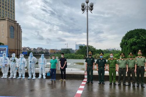Quảng Ninh: Bàn giao 2 đối tượng truy nã cho Công an Trung Quốc