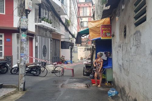 Hàng xóm nói về nam thanh niên bị tình nghi sát hại cha