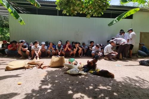Bắt quả tang 27 đối tượng đánh bạc ăn tiền tạm giữ trên 100 triệu đồng