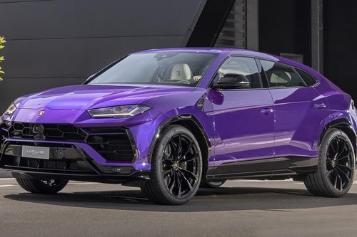 Chiếc Lamborghini Urus thứ 20.000 tới tay khách hàng