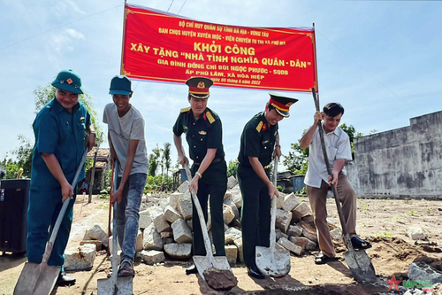 Khởi công xây tặng 3 căn 'Nhà tình nghĩa quân-dân'