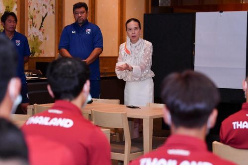 HLV Worrawoot và 'Madam' Pang nêu lý do thất bại, truyền thông Thái Lan không đồng tình