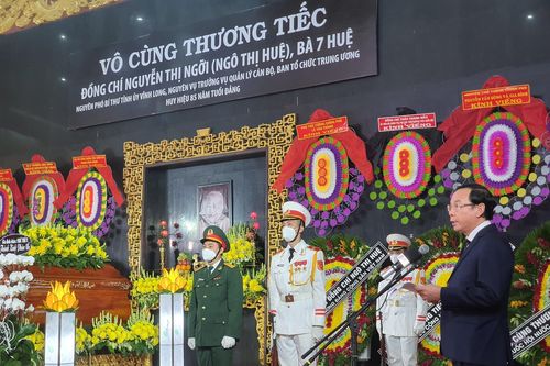 Đưa tiễn cán bộ lão thành cách mạng Ngô Thị Huệ về nơi an nghỉ