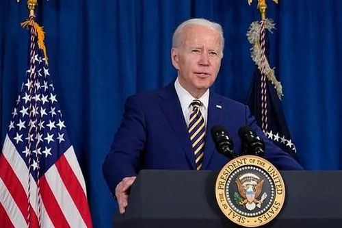 Ông Biden bị chê né tránh báo chí