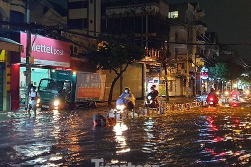 Nguyên nhân khiến TPHCM cứ mưa là ngập