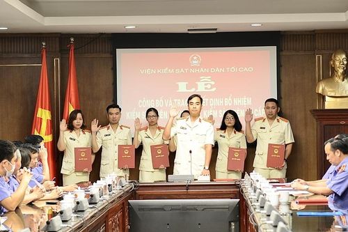 VKSND tối cao công bố và trao quyết định bổ nhiệm Kiểm sát viên