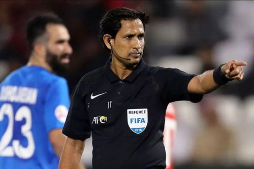 Trọng tài check VAR siêu lâu quả phạt đền của U23 Việt Nam là ai?