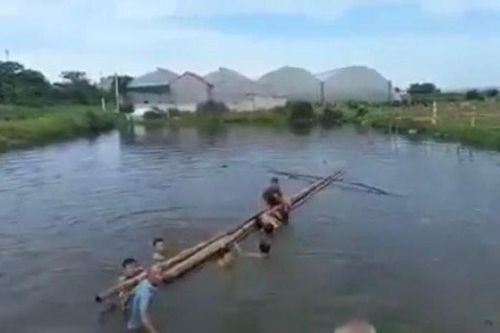 Xuống ao tắm sau khi đi nhổ lạc về, nữ sinh lớp 7 tử vong thương tâm