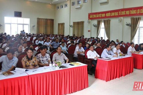 Phó Bí thư Tỉnh ủy Trịnh Tuấn Sinh và Tổ đại biểu HĐND tỉnh tiếp xúc cử tri thành phố Sầm Sơn