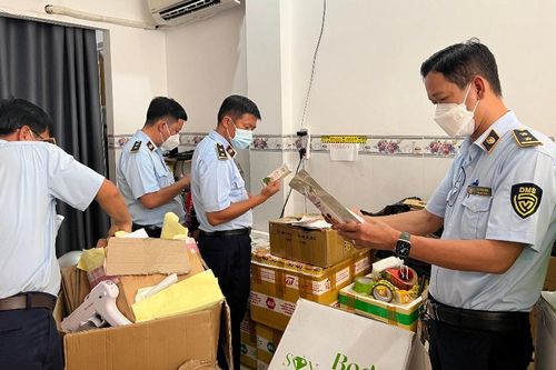 Cần Thơ: Thu giữ gần 7.700 hộp Peel vi tảo có dấu hiệu vi phạm bán trên livestream