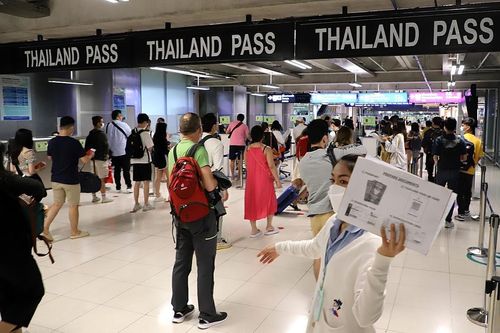 Thái Lan hoãn thu phí nhập cảnh 300 baht đối với du khách nước ngoài