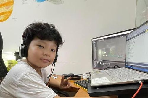 Cậu bé lớp 4 học lập trình từ lớp 1, TOEIC 900, dạy học sinh Úc