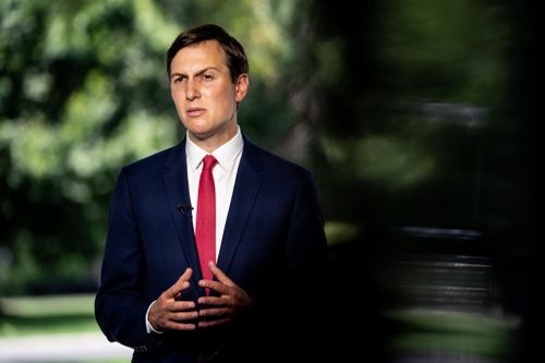 Khi ông Trump còn mải mê đòi kiểm phiếu lại, con rể đã 'bước tiếp'