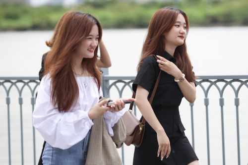 Những người trẻ đứng ngoài bão giá
