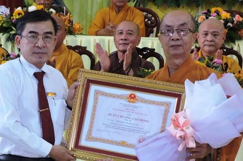 Hai thành viên Ban Trị sự Giáo hội Phật giáo Việt Nam nhận Huân chương Lao động hạng Ba