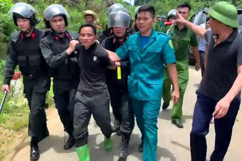 Công an Thanh Hóa vây bắt kẻ giết người