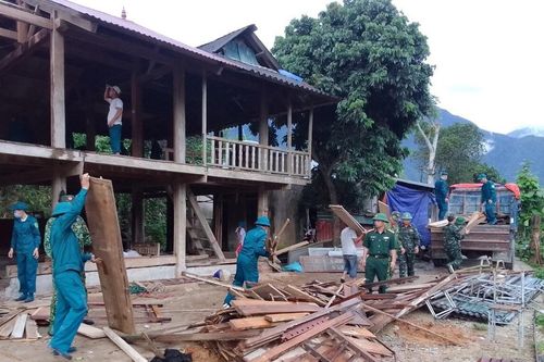 Lai Châu: Hơn 300 cán bộ, chiến sĩ và dân quân giúp dân khắc phục hậu quả mưa lũ