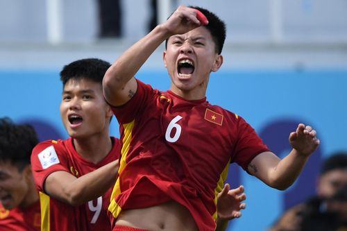 Vũ Tiến Long và 4 lần chết hụt, 2 lần suýt tan tành giấc mơ bóng đá
