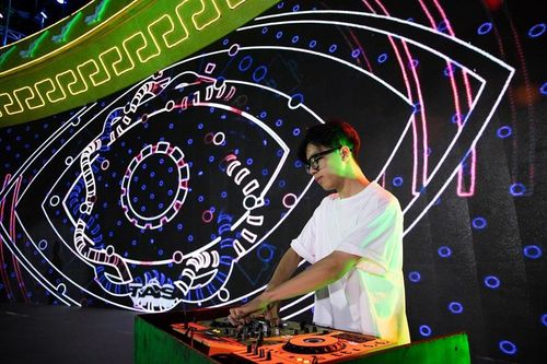 Đêm nhạc R&B Sun Fest Sầm Sơn: Cuộc hội ngộ của những cá tính âm nhạc trẻ