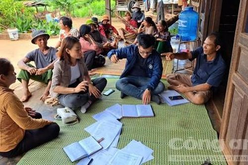 Dính vào tín dụng đen, người nghèo phải gán đất đai, nhà tình thương