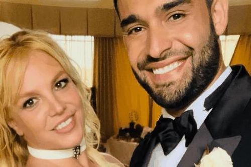 Đám cưới Britney Spears: Cỗ xe bí ngô Lọ Lem, váy cưới Versace và cả 'Nữ hoàng' Madonna