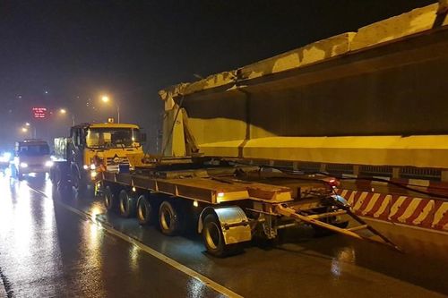 Vận chuyển nhịp cầu Vĩnh Tuy nặng hàng chục tấn như thế nào?