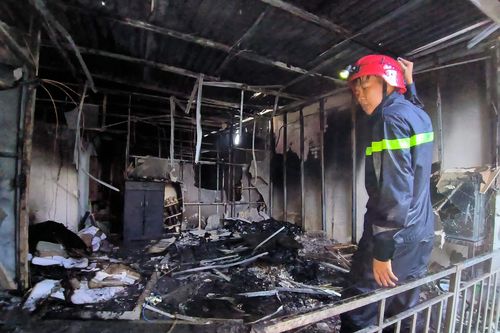 TP Thủ Đức: Giải cứu 11 người thoát khỏi đám cháy ở tiệm bánh