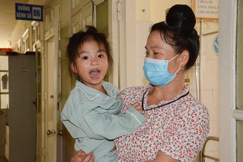 Vẽ nụ cười tròn cho 'vầng trăng khuyết'