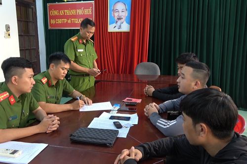 Từ nhóm rải tờ rơi, phát hiện ổ nhóm cho vay lãi nặng 243%/năm