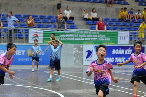 Nhi đồng Con Cuông - Nhi đồng Tương Dương (4-3): Màn rượt đuổi tỷ số ngoạn mục