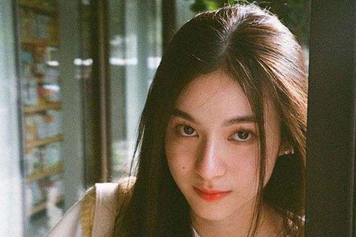 Giữa khuya, chồng gọi tôi dậy rồi chìa ra 3 tấm vé máy bay