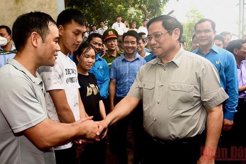 Đảng, Nhà nước luôn quan tâm, chăm lo, nâng cao đời sống vật chất, tinh thần cho công nhân, lao động