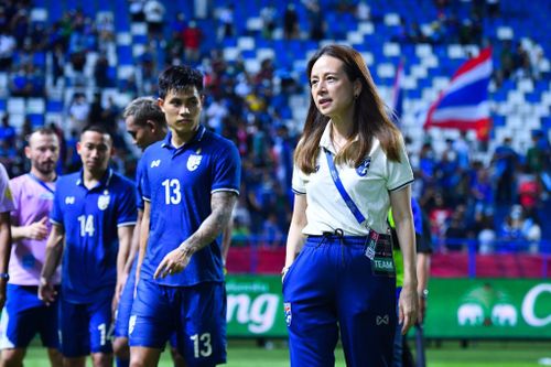 Chỉ thắng đội yếu thứ 7 thế giới, tuyển Thái Lan vẫn được 'Madam' Pang thưởng đậm