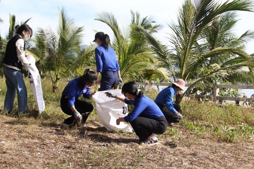 Đà Nẵng ra mắt đội hình thanh niên xử lý điểm nóng môi trường