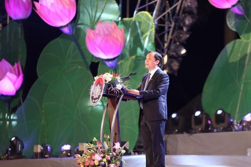 Bí thư Tỉnh ủy Hoàng Trung Dũng phát biểu tại lễ kỷ niệm 65 năm Bác Hồ về thăm Hà Tĩnh